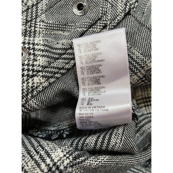 Urban Outfitters Plaid Mini Skirt with Buttons Womens Small Grey White Black - Picture 10 of 11